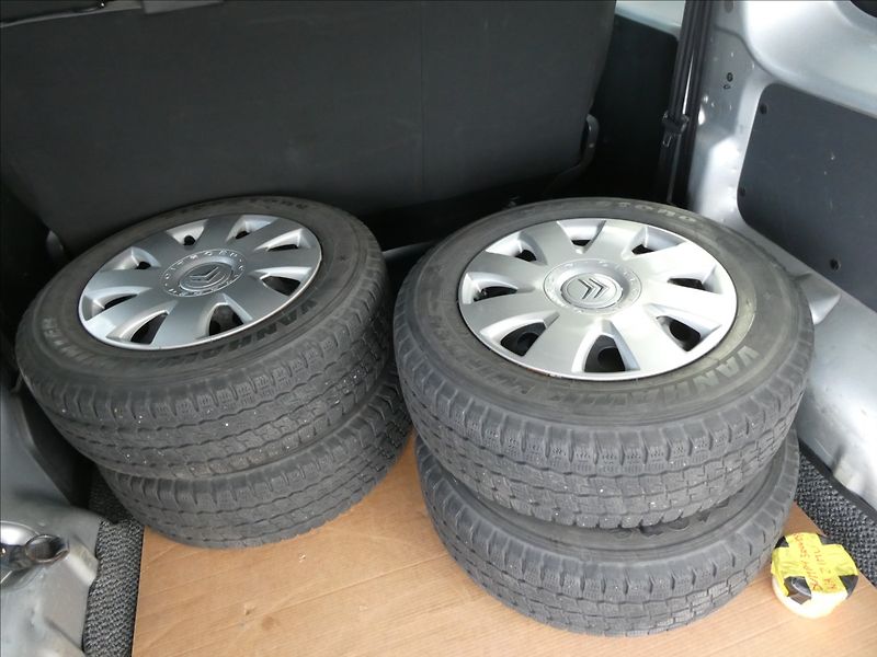 Citroën Jumpy 2,0 HDi 110kW závěs, 2x kola - fotka 19 z 40
