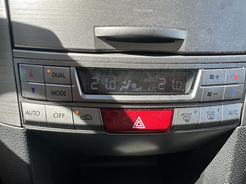 Subaru Outback (2012) 2.0 D 4x4 manual  - fotka 29 z 30