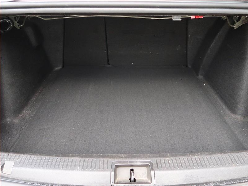Renault Fluence (2012) 1.6 16V, po STK, jezdí výborně - fotka 13 z 17
