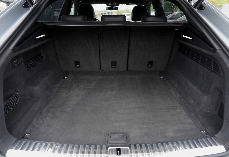 Audi Q8 55 TFSI Q/21kola/S-line/B&O - fotka 13 z 44
