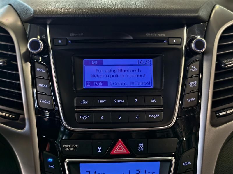 Hyundai i30 1.6 GDi 88kW KAMERA VÝHŘEVY ČR - fotka 18 z 23