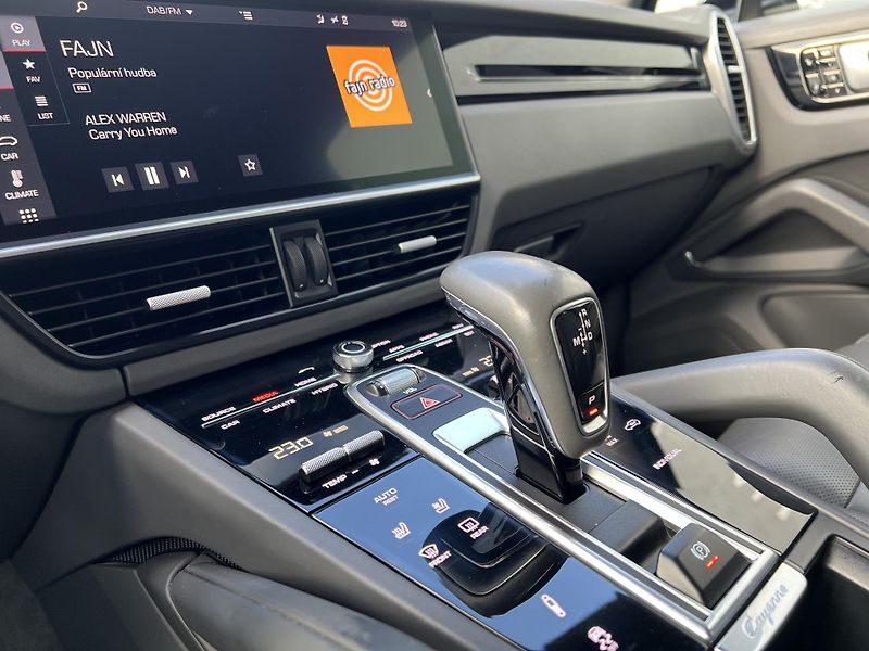 Porsche Cayenne (2018) 3.0i*V6*250KW*E-Hybrid - fotka 29 z 40