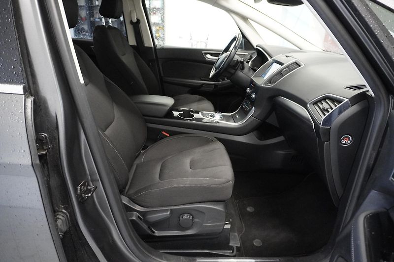 Ford S-MAX 2.0 ECOBLUE TIATNIUM,139 000KM - fotka 24 z 30