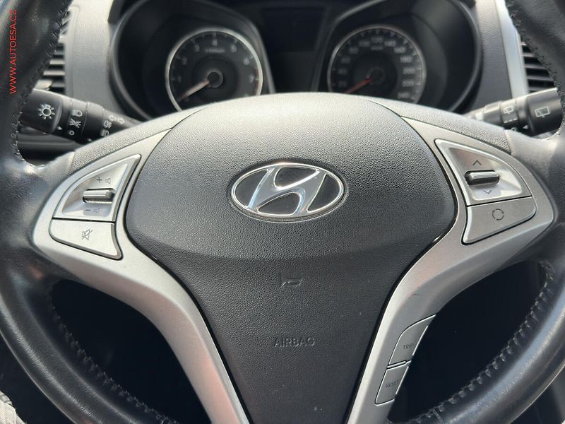 Hyundai ix20 (2014) 1.6i, ČR, AC, TZ - fotka 12 z 17