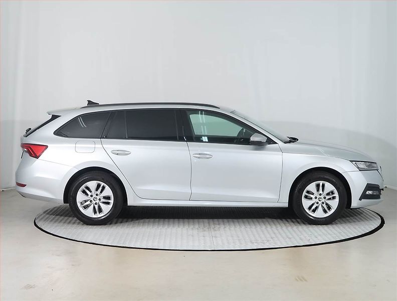 Škoda Octavia (2023) Ambition 2.0 TDI - fotka 6 z 26