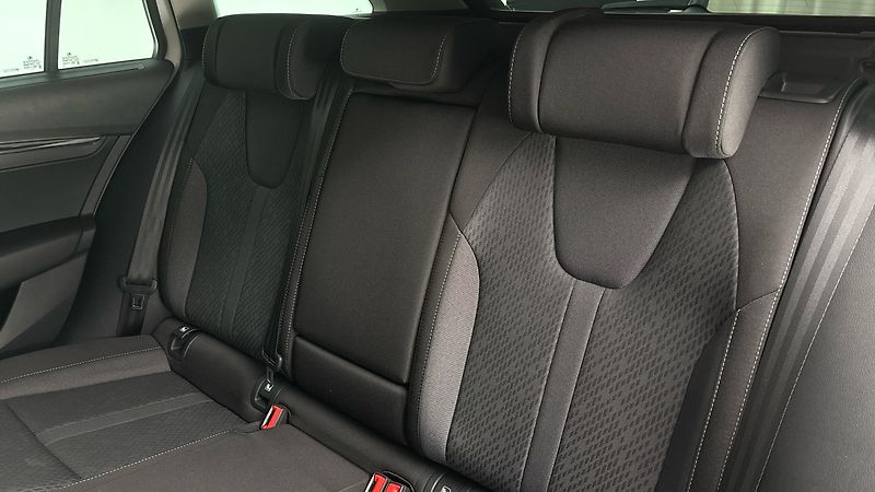 Škoda Octavia 2.0 TDI DSG Style Combi - fotka 16 z 25