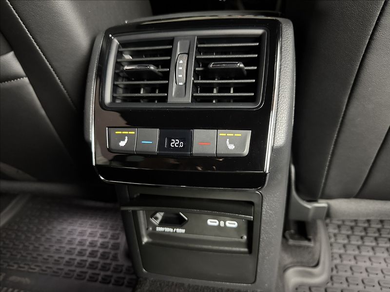 Škoda Superb 2,0 TDi  Sportline LED Virtual - fotka 17 z 48