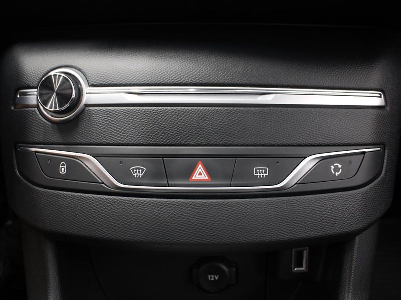 Peugeot 308 1,2 PT 81kW 1.maj.ČR 59tkm! - fotka 20 z 22