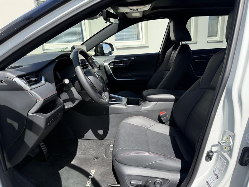 Toyota RAV4 2,5 Executive, 4x4, PHEV - fotka 18 z 20