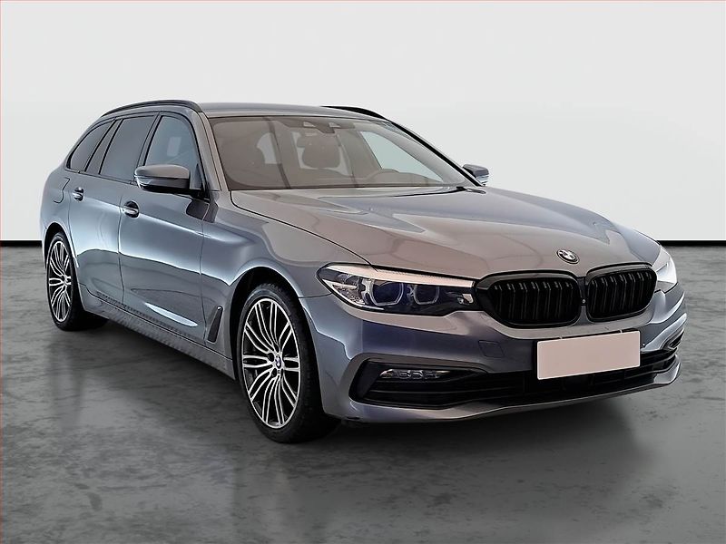 BMW Řada 5 (2017) Sport Line 530d xDrive, 4X4 - fotka 1 z 23