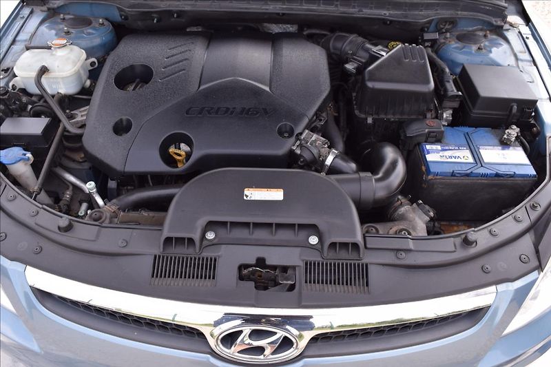 Hyundai i30 1,6 CRDi 66KW COMFORT+ 2XKOLA - fotka 40 z 42