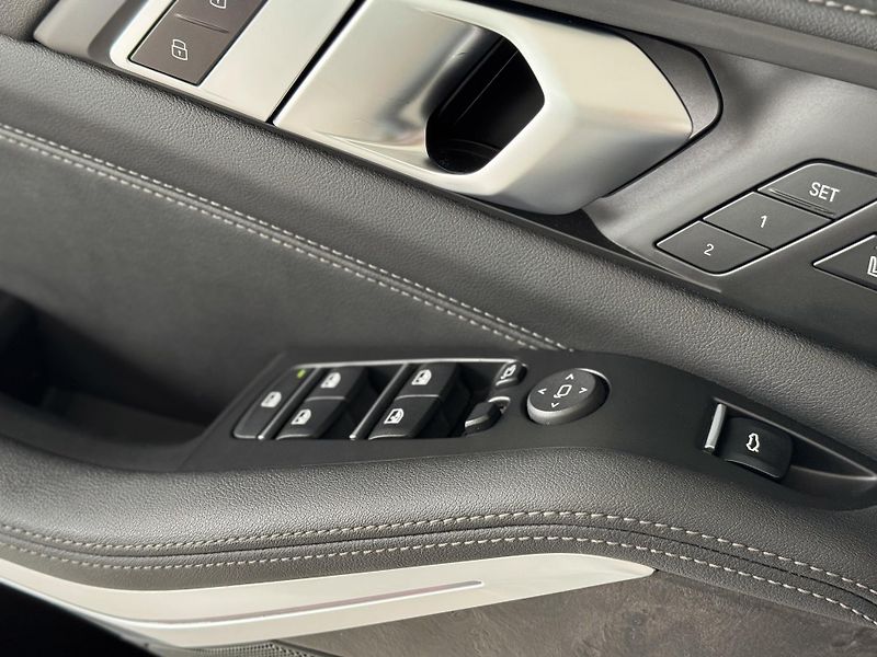 BMW X5 40i xDrive*280kW*Laser*Panoram - fotka 34 z 45