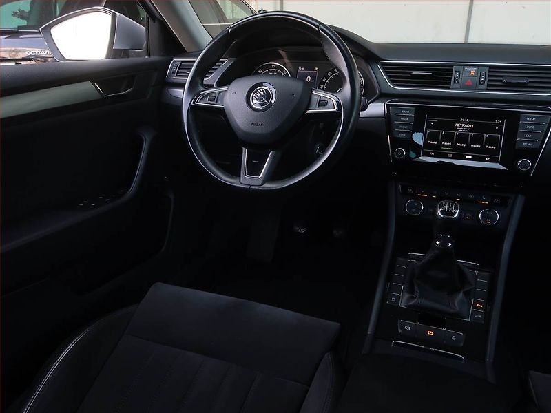 Škoda Superb (2016) 2.0 TDI, Kůže, Bi-Xenony - fotka 7 z 17