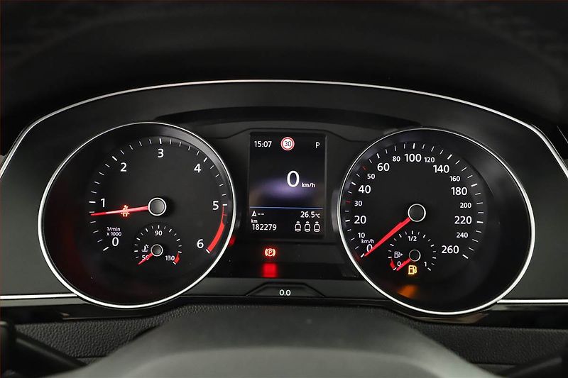 Volkswagen Passat (2020) R-Line 2.0 TDI - fotka 8 z 19