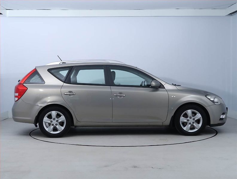 Kia Ceed (2011) 1.6 CVVT, ČR,1.maj, Serv.kniha - fotka 6 z 16