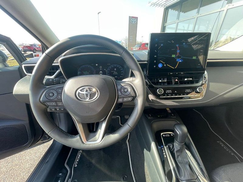 Toyota Corolla 1.8 Hybrid Style - fotka 16 z 24