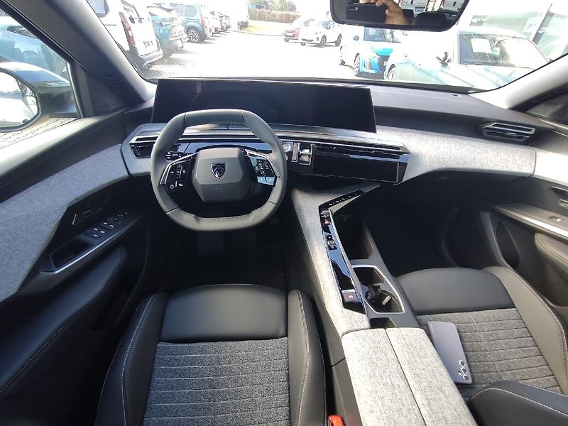 Peugeot 5008 (2026) ALLURE Hybrid 145 AUT6 5 míst - fotka 2 z 31