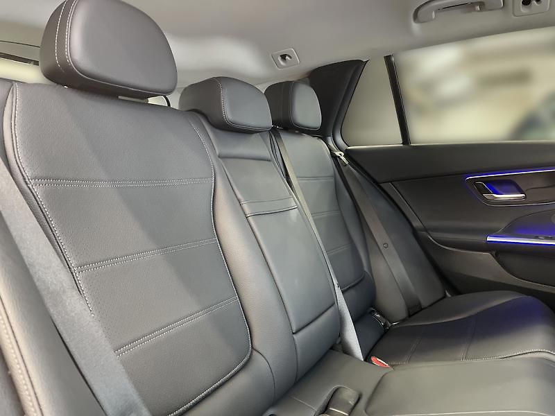 Mercedes-Benz Třídy C 220d 4MATIC kombi Avantgarde - fotka 20 z 22