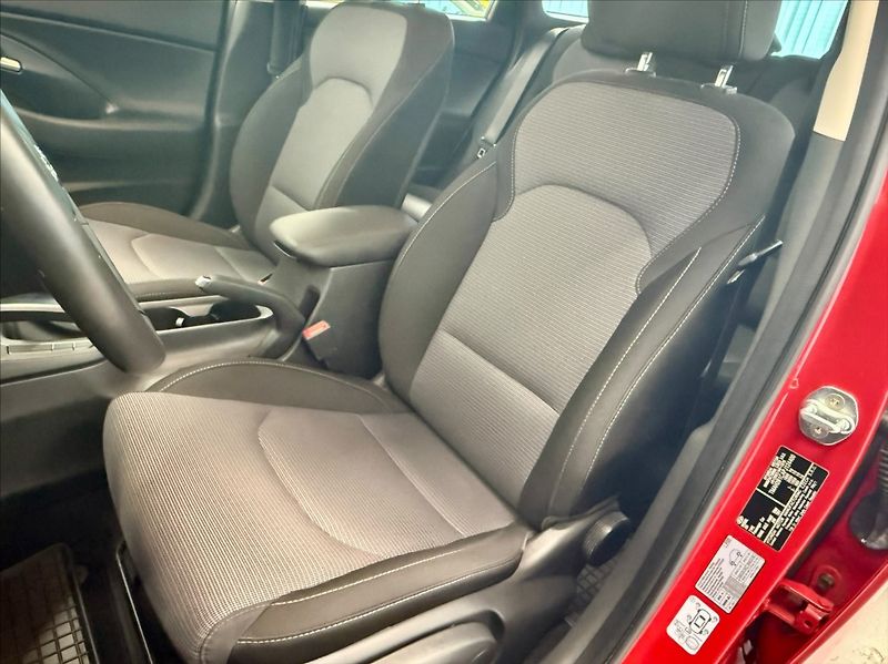Hyundai i30 1,5 DPi COMFORT 1.MAJITEL - fotka 11 z 13