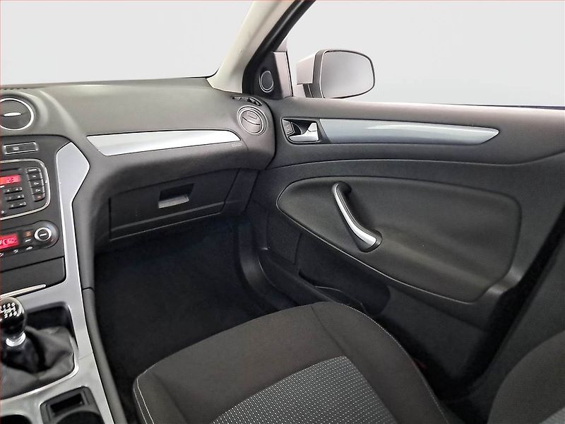 Ford Mondeo (2010) 2.0 TDCi, pěkný stav - fotka 8 z 15