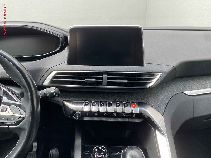 Peugeot 3008 (2018) 2.0 HDi, ČR, Allure, LED - fotka 12 z 19