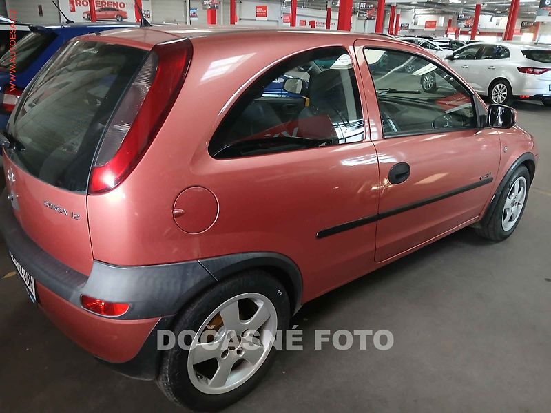 Opel Corsa (2002) 1.2 - fotka 2 z 3
