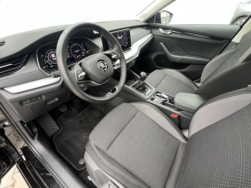 Škoda Octavia Selection 1.5 TSI 110 kW - fotka 13 z 35