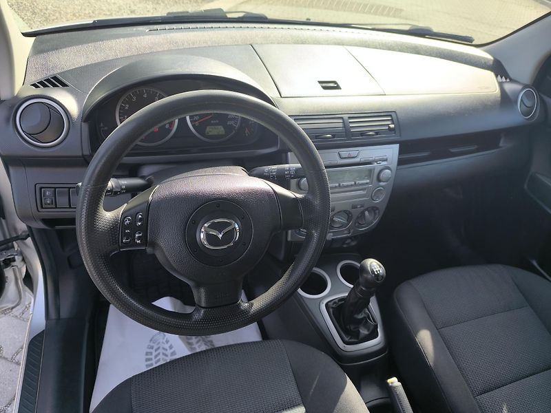Mazda 2 (2007) 1.3 BENZÍN.DOL. KM - fotka 16 z 27