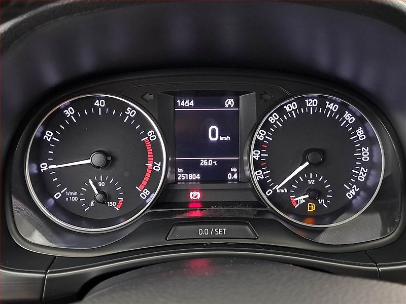 Škoda Fabia (2018) Style 1.0 TSI, Tempomat - fotka 11 z 17