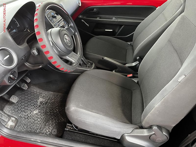 Volkswagen up! (2014) 1.0i - fotka 9 z 12