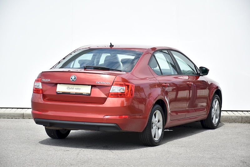 Škoda Octavia (2015) Elegance 1.8 TSI 132 kW - fotka 9 z 31