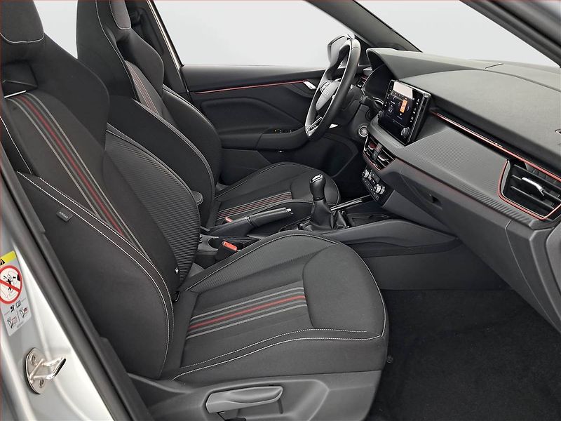 Škoda Kamiq (2025) 1.0 TSI, MONTE CARLO, KEYLESS - fotka 9 z 19