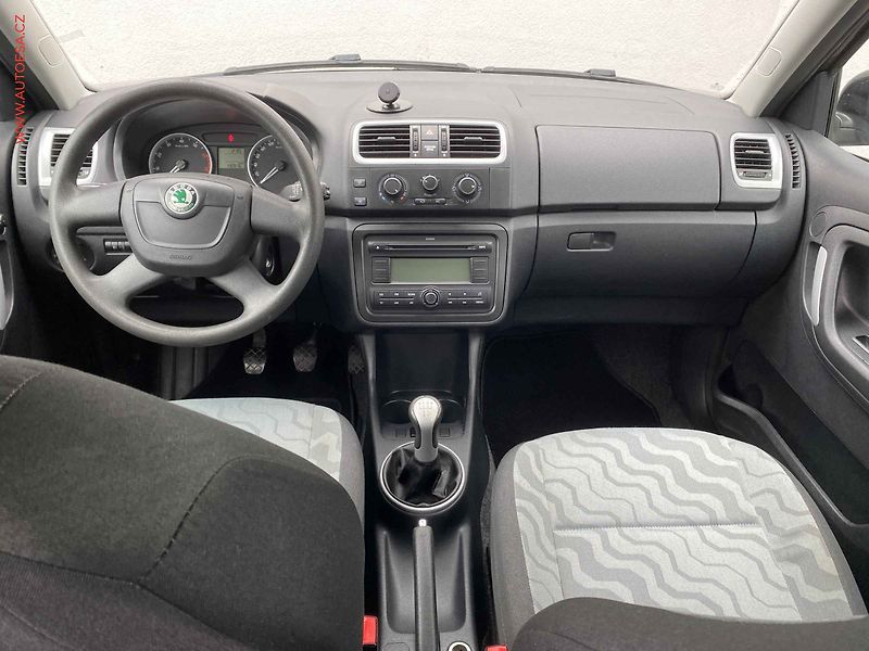 Škoda Fabia (2009) 1.6 16V, Ambiente, +kola - fotka 8 z 17
