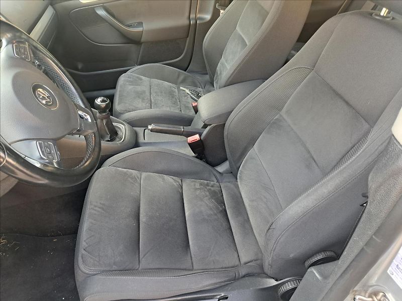 Volkswagen Golf 1,6 TDI Variant - fotka 33 z 43