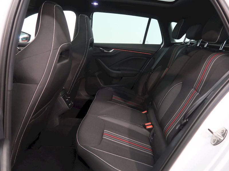 Škoda Scala (2025) MONTE CARLO 1.0TSI 85KW DSG - fotka 16 z 40