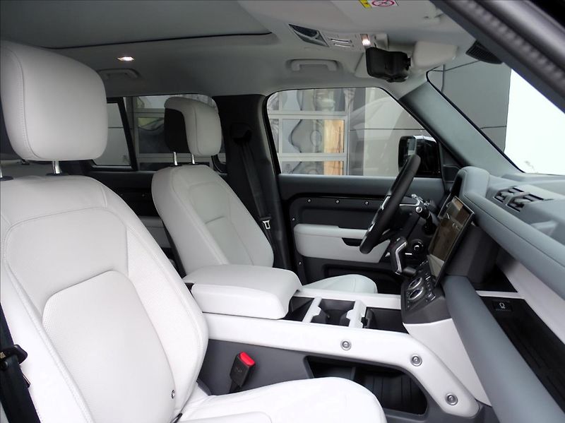 Land Rover Defender (2026) 110 D250 X-DYNAMIC SE - fotka 26 z 27
