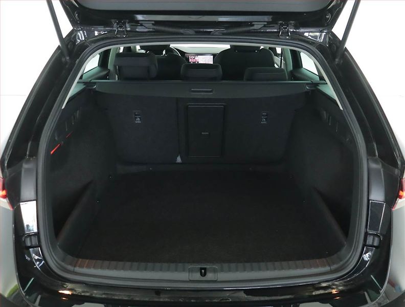 Škoda Octavia (2023) 2.0 TDI, Automat, Serv.kniha - fotka 14 z 17