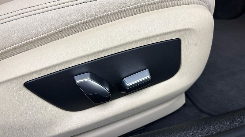 BMW Řada 5 518d AUT Touring - fotka 22 z 29