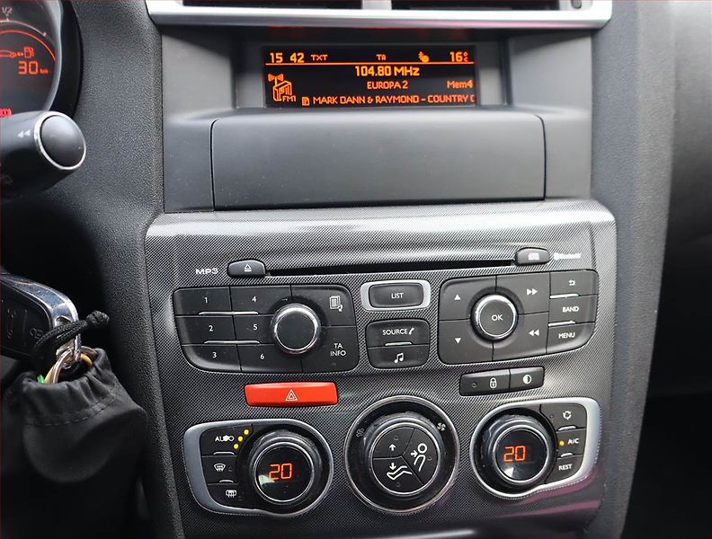 Citroën C4 (2014) 1.6 HDi, po STK, jezdí výborně - fotka 12 z 15