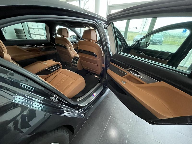 BMW Řada 7 (2018) 740Ld xDrive, 137k, perfektní - fotka 8 z 19