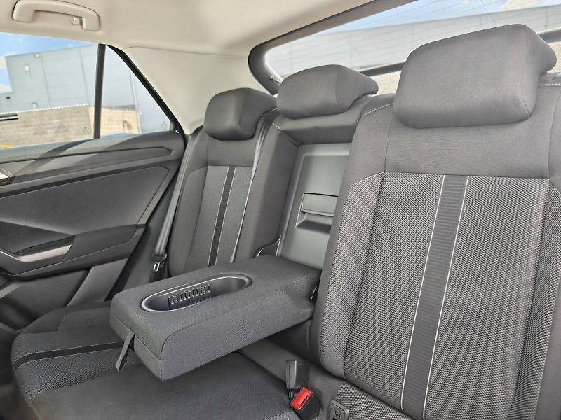 Volkswagen T-Roc Life 6G 1,0TSI - fotka 8 z 22