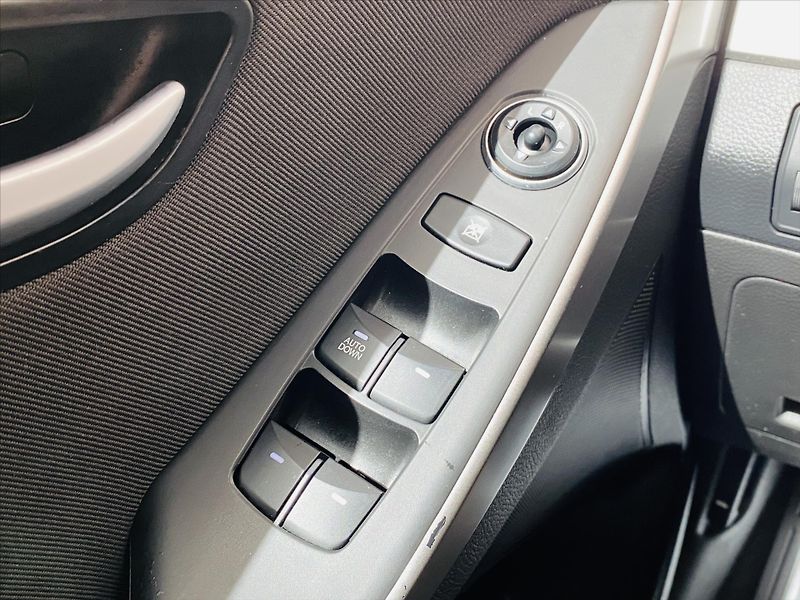 Hyundai i30 1,6 GDI 99kW 1.maj. ČR - fotka 12 z 22