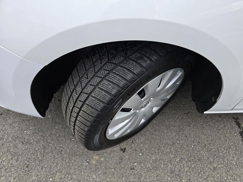 Opel Astra 81kW ENJOY DIGIKLIMA - fotka 33 z 35