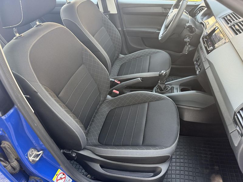 Škoda Fabia 1,0i 70kW  Klimatizace - fotka 12 z 19
