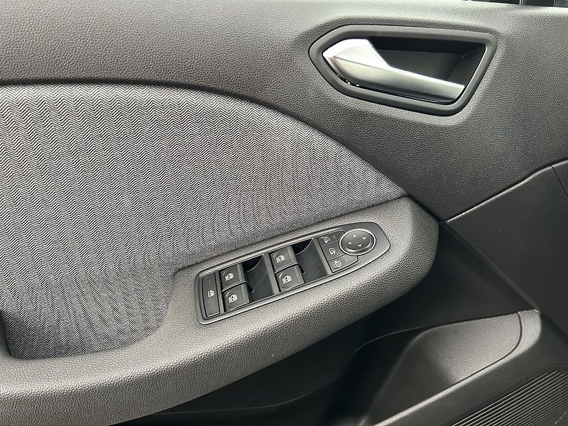 Renault Clio 1.0 TCe Techno - fotka 31 z 31
