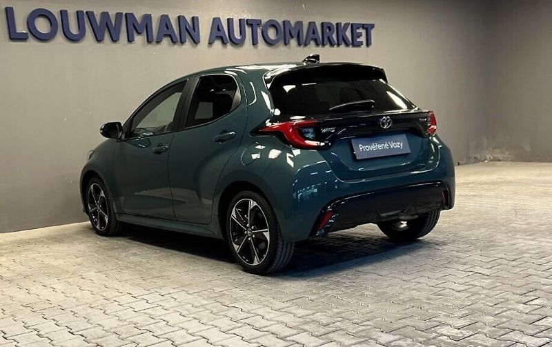 Toyota Yaris 1.5 Hybrid AT EXECUTIVE VIP SK - fotka 17 z 18