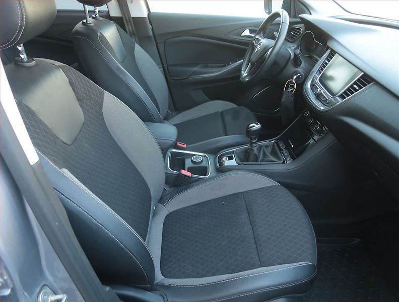 Opel Grandland X (2019) 1.5 CDTI, Serv.kniha, Kůže - fotka 9 z 17
