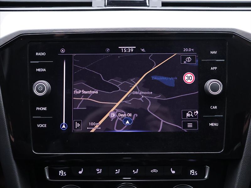 Volkswagen Passat 2,0 TDI 110kW DSG 1.Maj. DPH - fotka 27 z 39