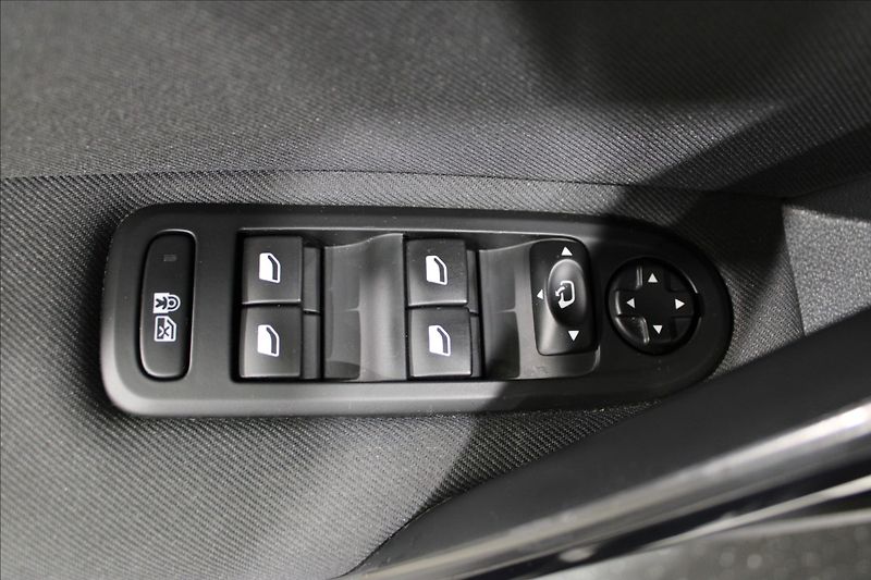 Peugeot 508 1,6 16V CZ původ, nízký nájezd - fotka 14 z 31