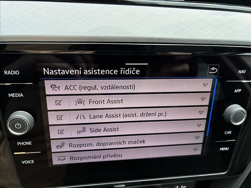 Volkswagen Passat 2,0 TAŽNÉ,IQ LIGHT,KAMERA - fotka 25 z 32